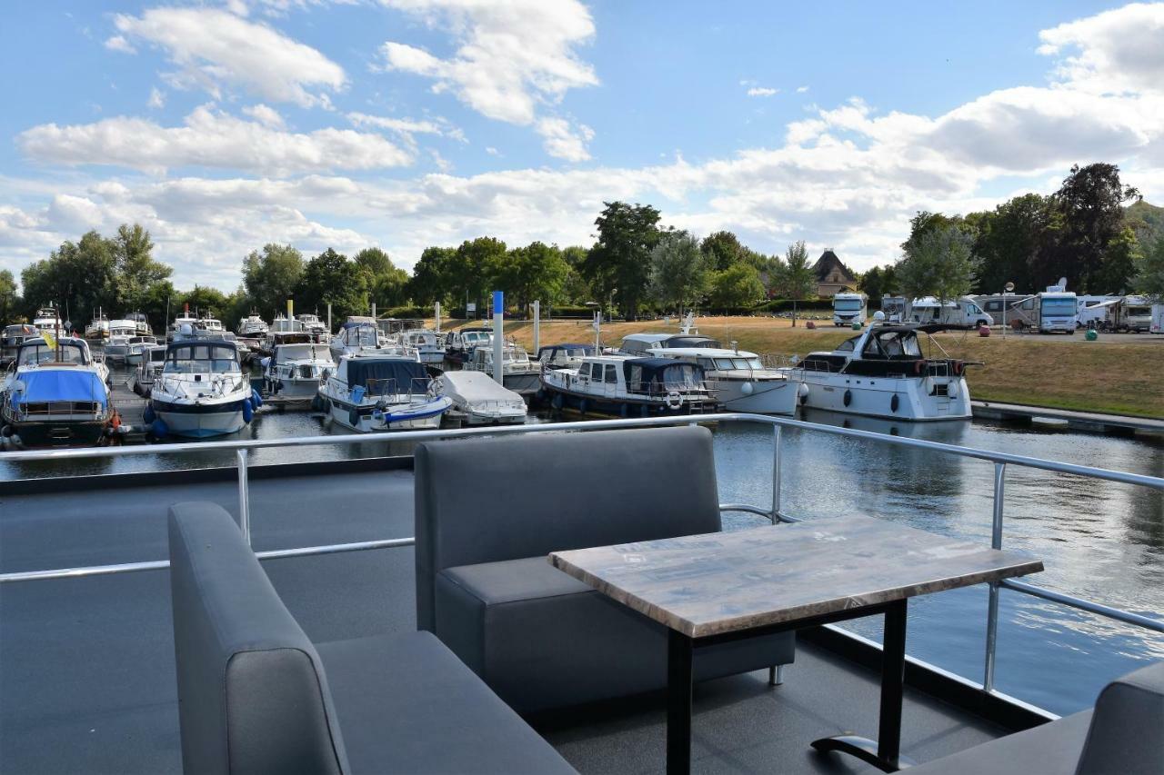 Cosy Floating Boatlodge Athene Maastricht Extérieur photo